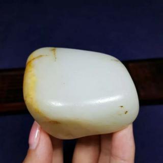 羊脂白玉渐成藏界神话,以其独特的玉质,精心的雕琢名扬世界