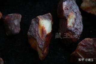 和田玉里的顶级山流水,每一种都极为少见,有一种比籽料还贵!