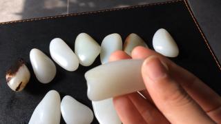 12个和田玉籽料光白子对比,玉质和有皮色的区别