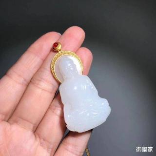 和田玉鉴别方法?用电筒怎么看和田玉的真假?