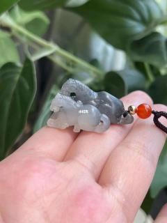 新疆和田玉籽料青花黑白分明双马吊坠