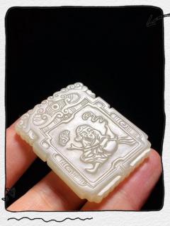 雍和宫和田玉吊坠:给家人的温馨礼物