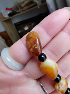 和田玉籽料手链,大家觉得美吗?看这样能值多少钱